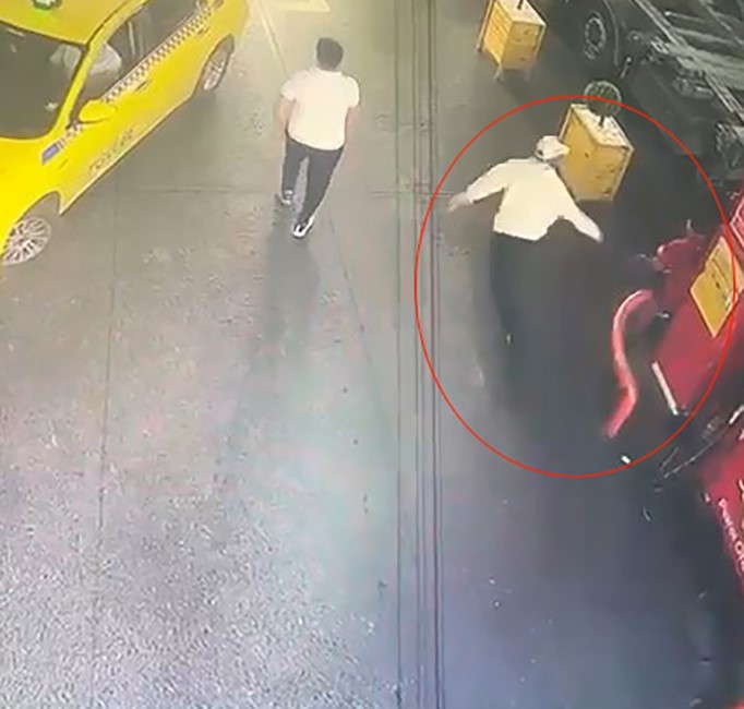 Esenyurt’ta pompacıya silahlı saldırı; o anlar kamerada
