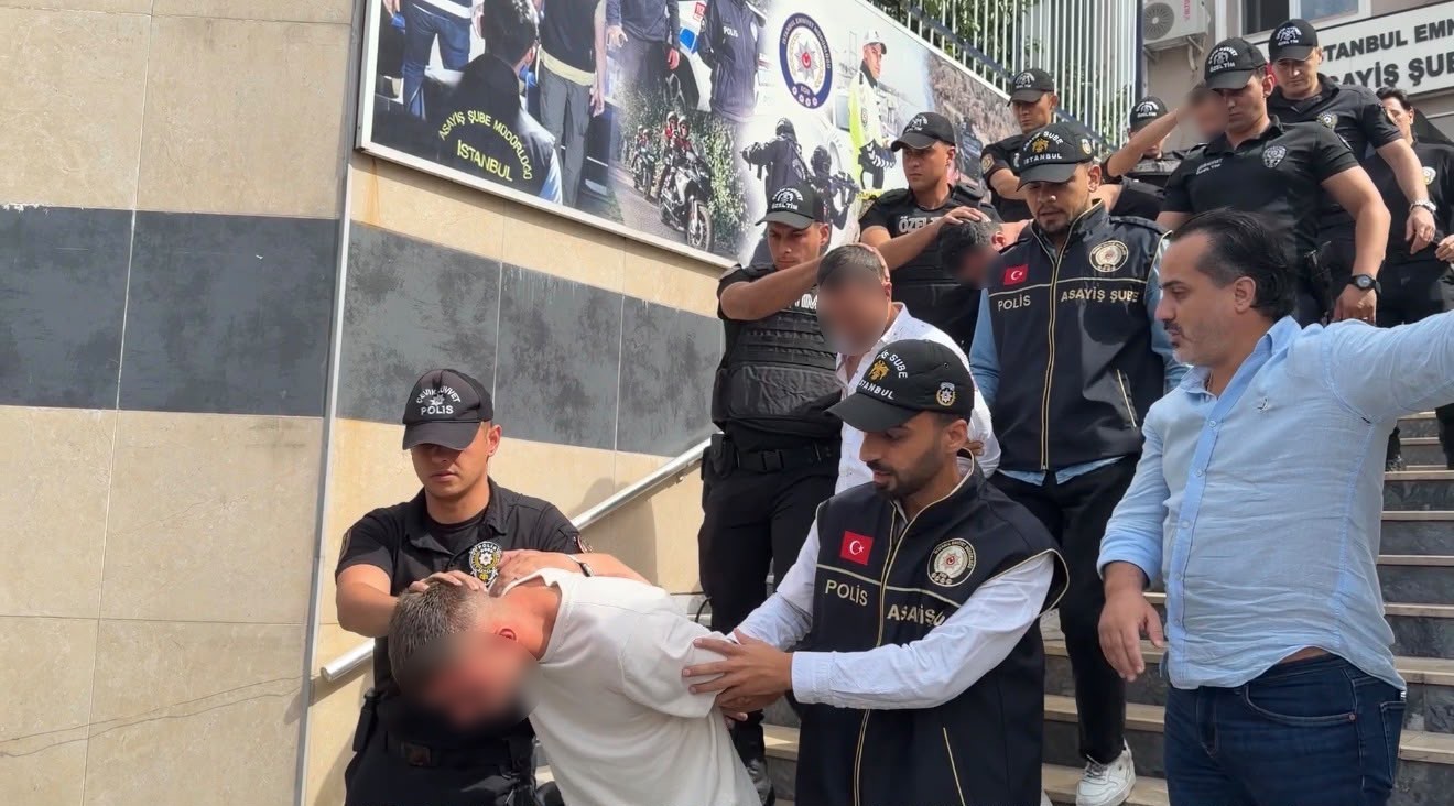 Fatih’te 2 kişinin hayatını kaybettiği silahlı kavgaya ilişkin gözaltına alınan 12 şüpheli adliyeye sevk edildi
