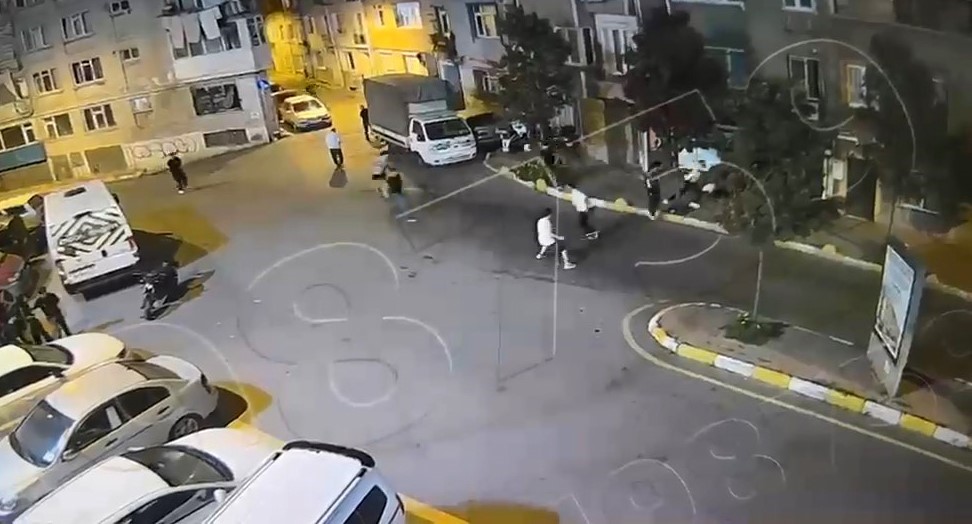 Fatih’te barışma buluşması kanlı bitti: 19 yaşındaki genç hayatını kaybetti
