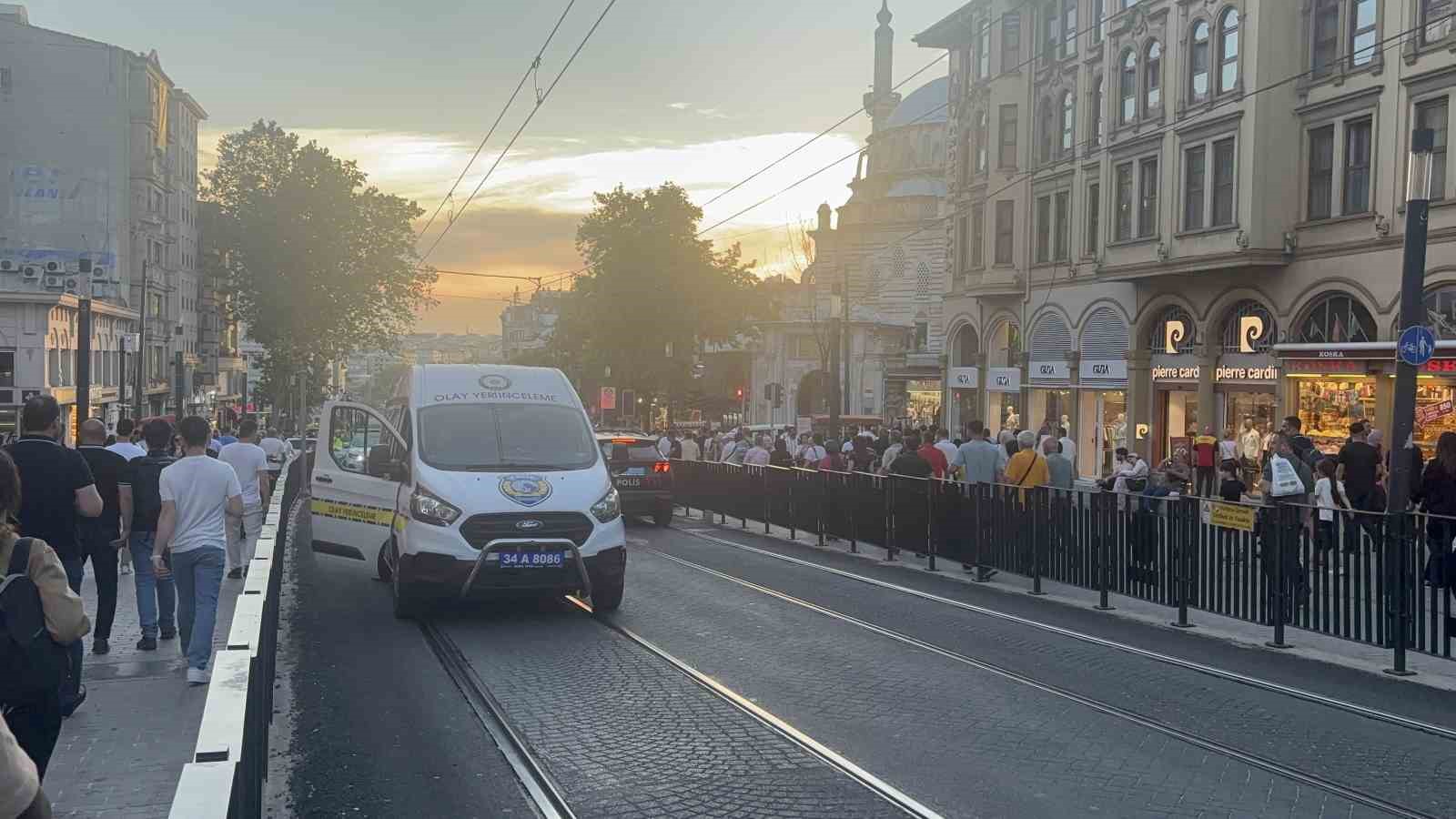 Fatih’te tramvayın altında kalarak ölen çocuğun cenazesi adli tıbba kaldırıldı
