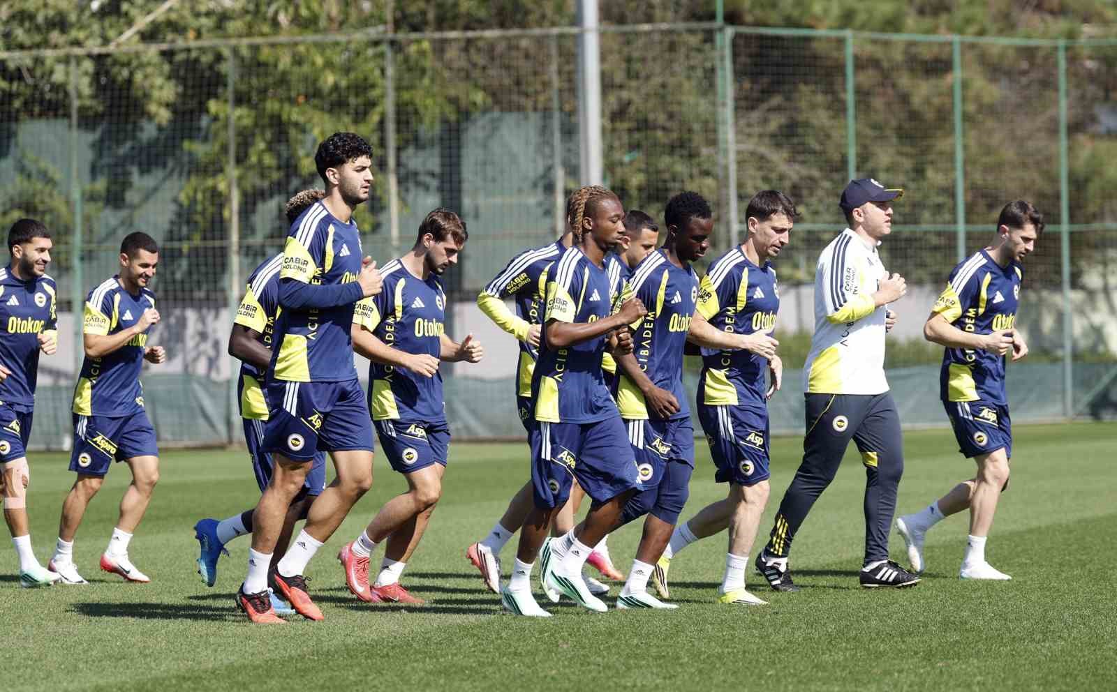 Fenerbahçe, Aston Villa maçı hazırlıklarına başladı
