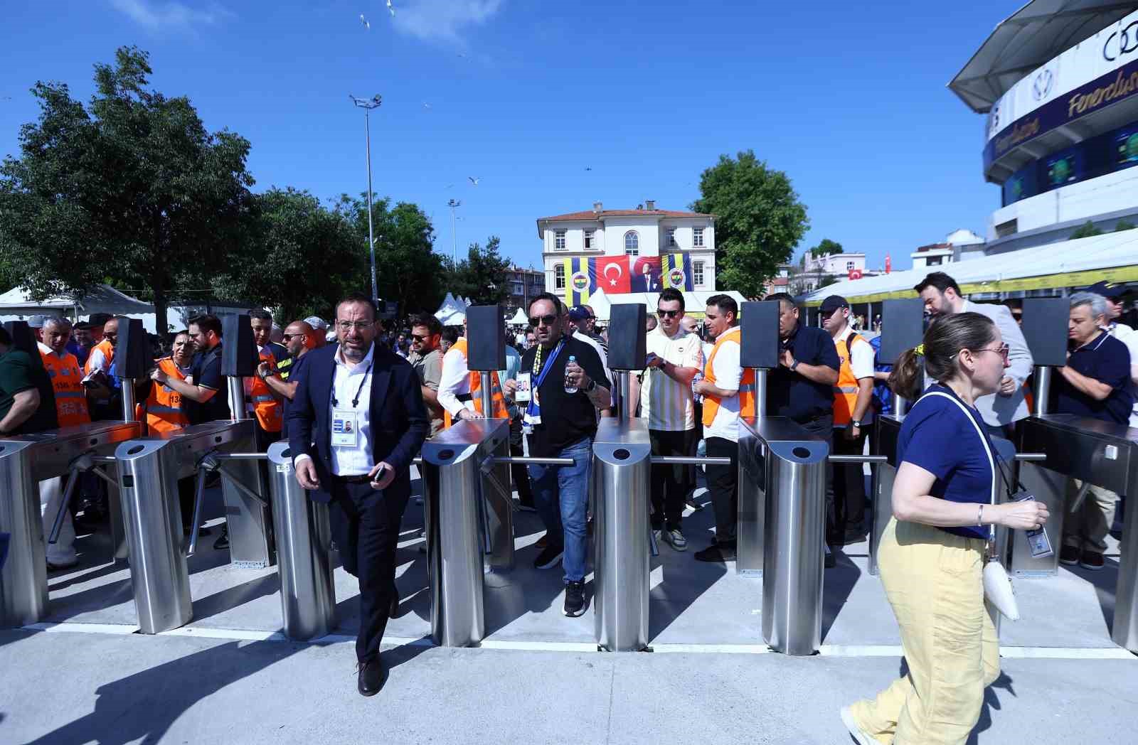Fenerbahçe’de olağanüstü seçimli genel kurul toplantısı başladı
