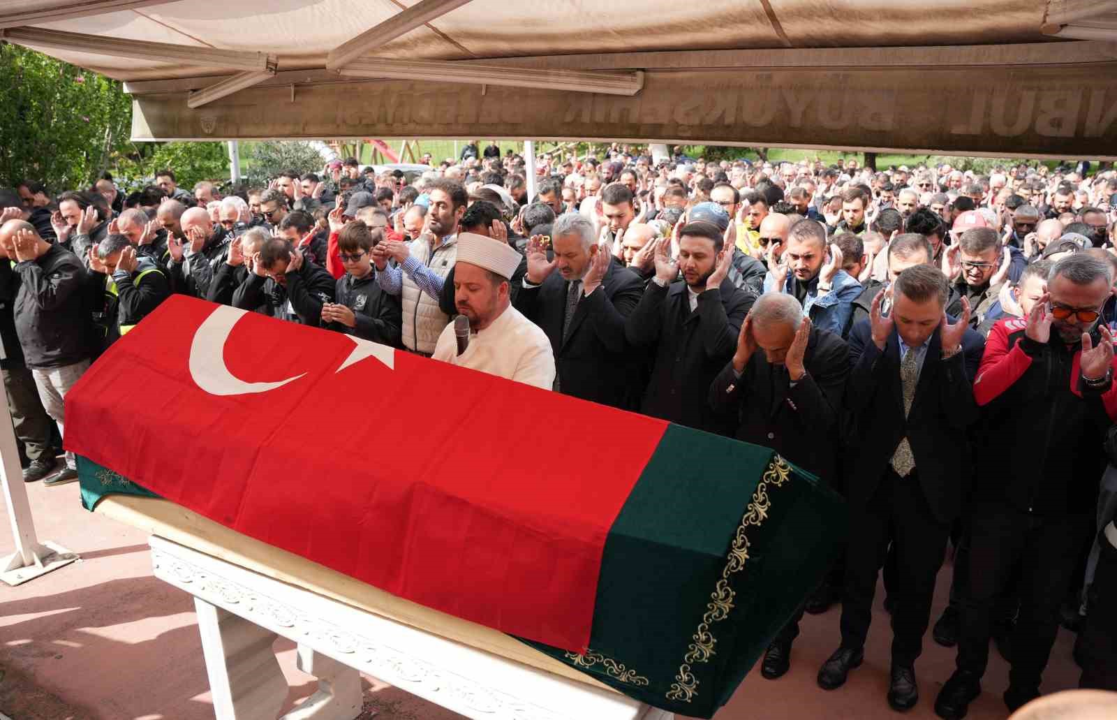 Fenomen motorcu Cumhur Kahraman son yolculuğuna uğurlandı
