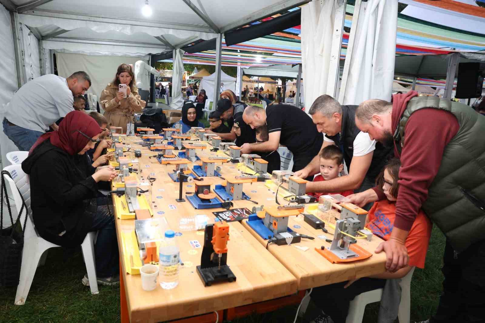 Festivalde çocuklar hem eğlendi hem spor yaptı
