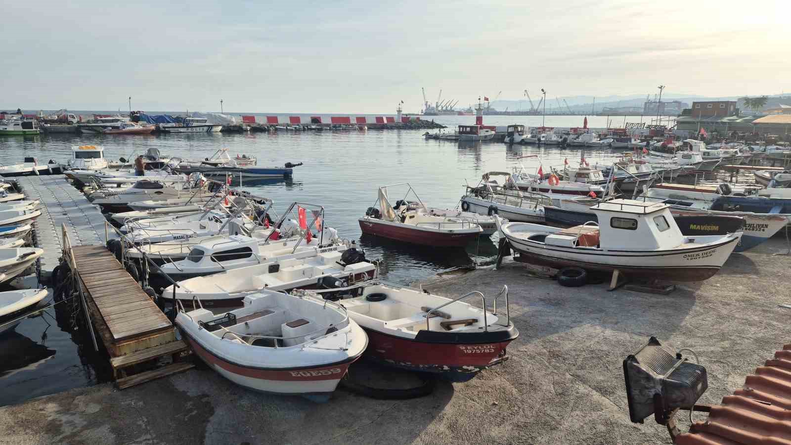 Fırtınanın ardından balıkçılar yeniden denizde: Büyük tekneler Karadeniz’e açıldı
