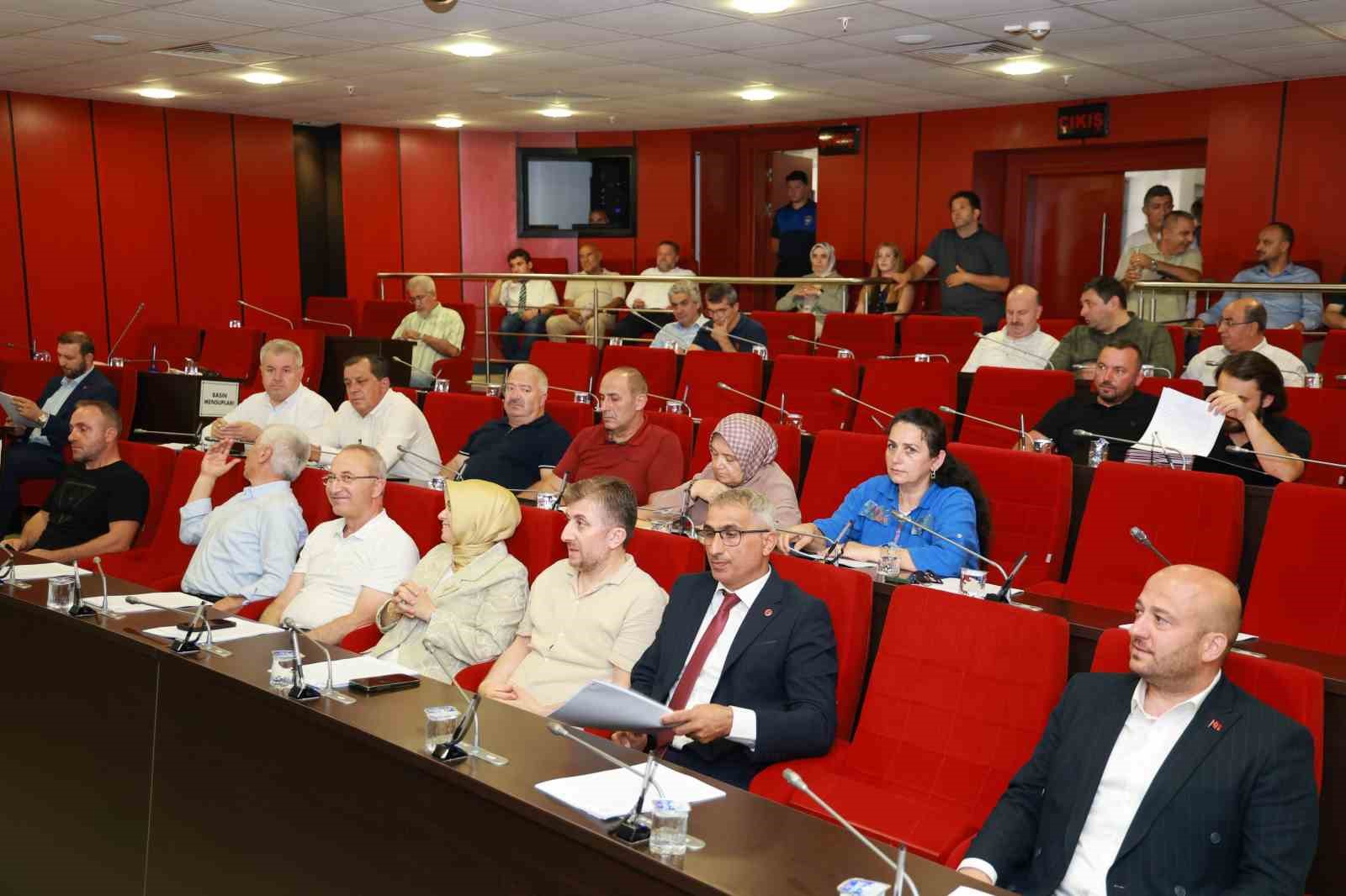 Gebze meclisinden üniversitelilere 12 bin TL destek
