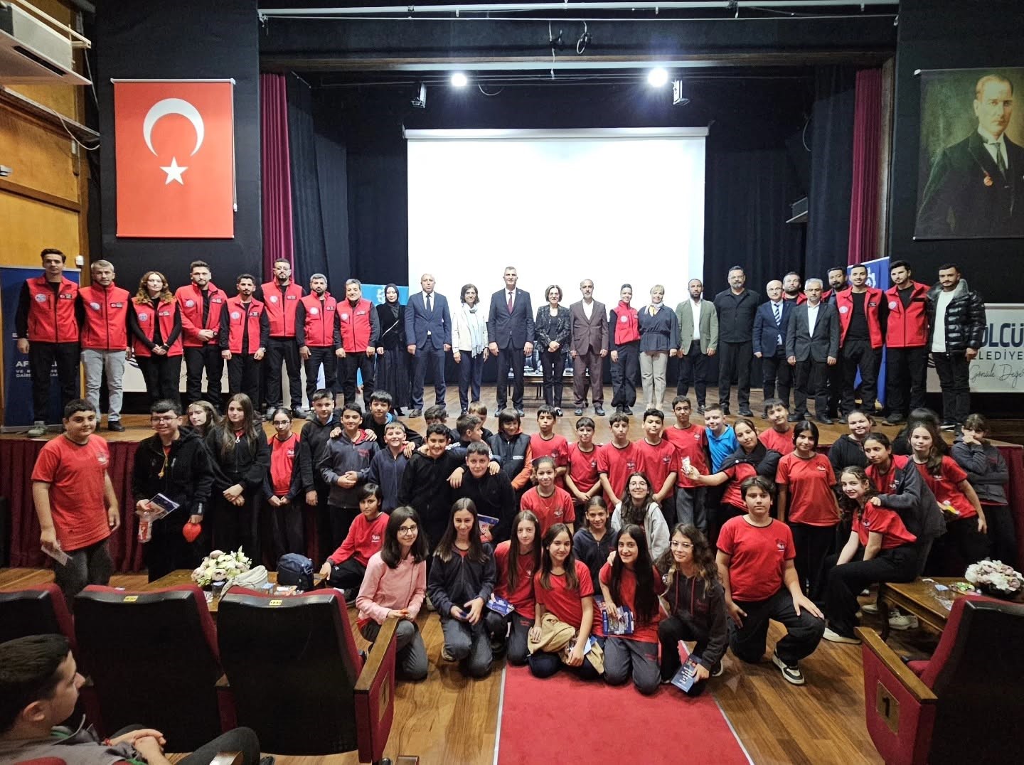 Gölcük’te afet risklerinin azaltılması panelde ele alındı
