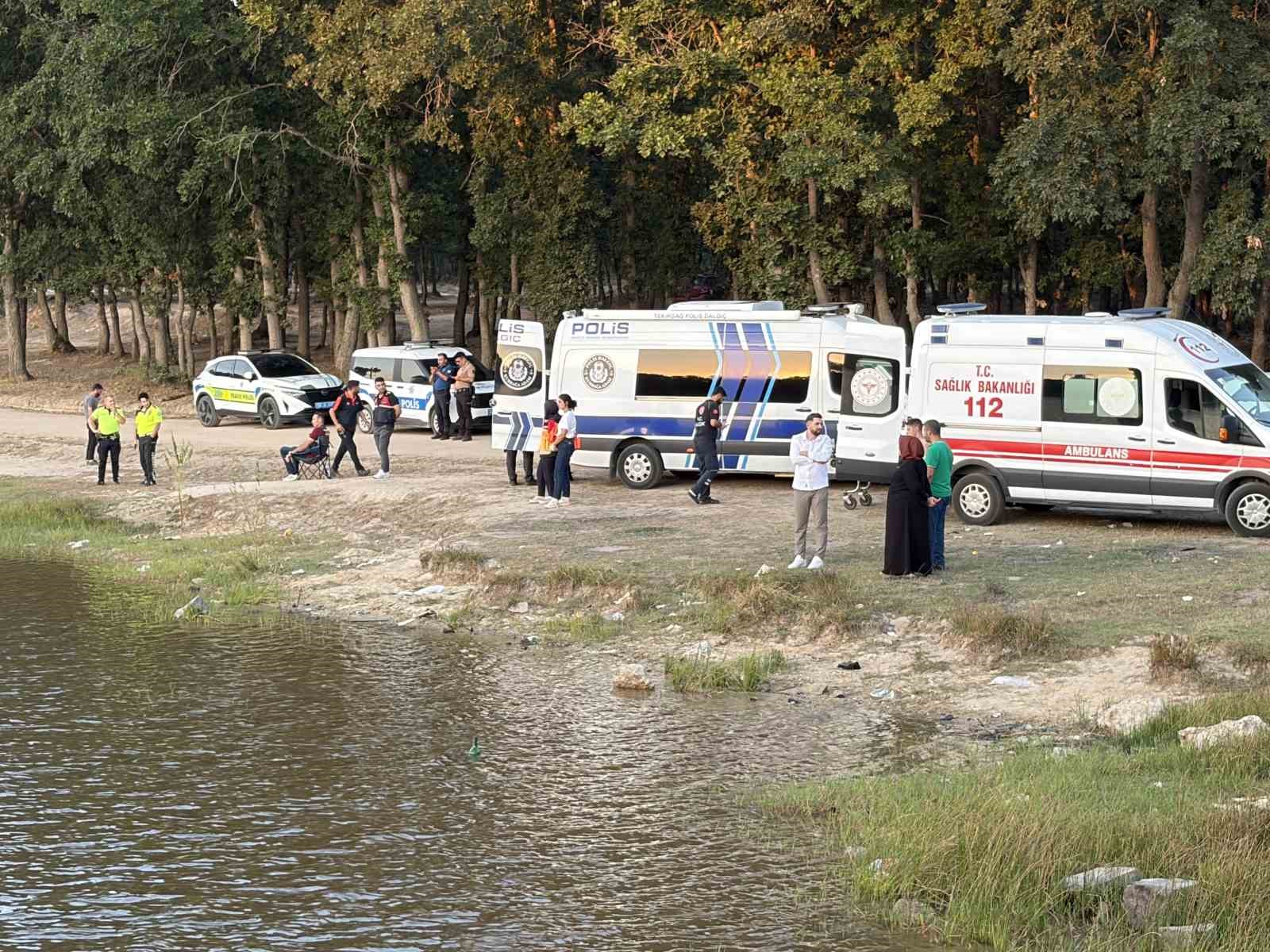 Gölde kaybolan şahsı arama çalışmaları sürüyor
