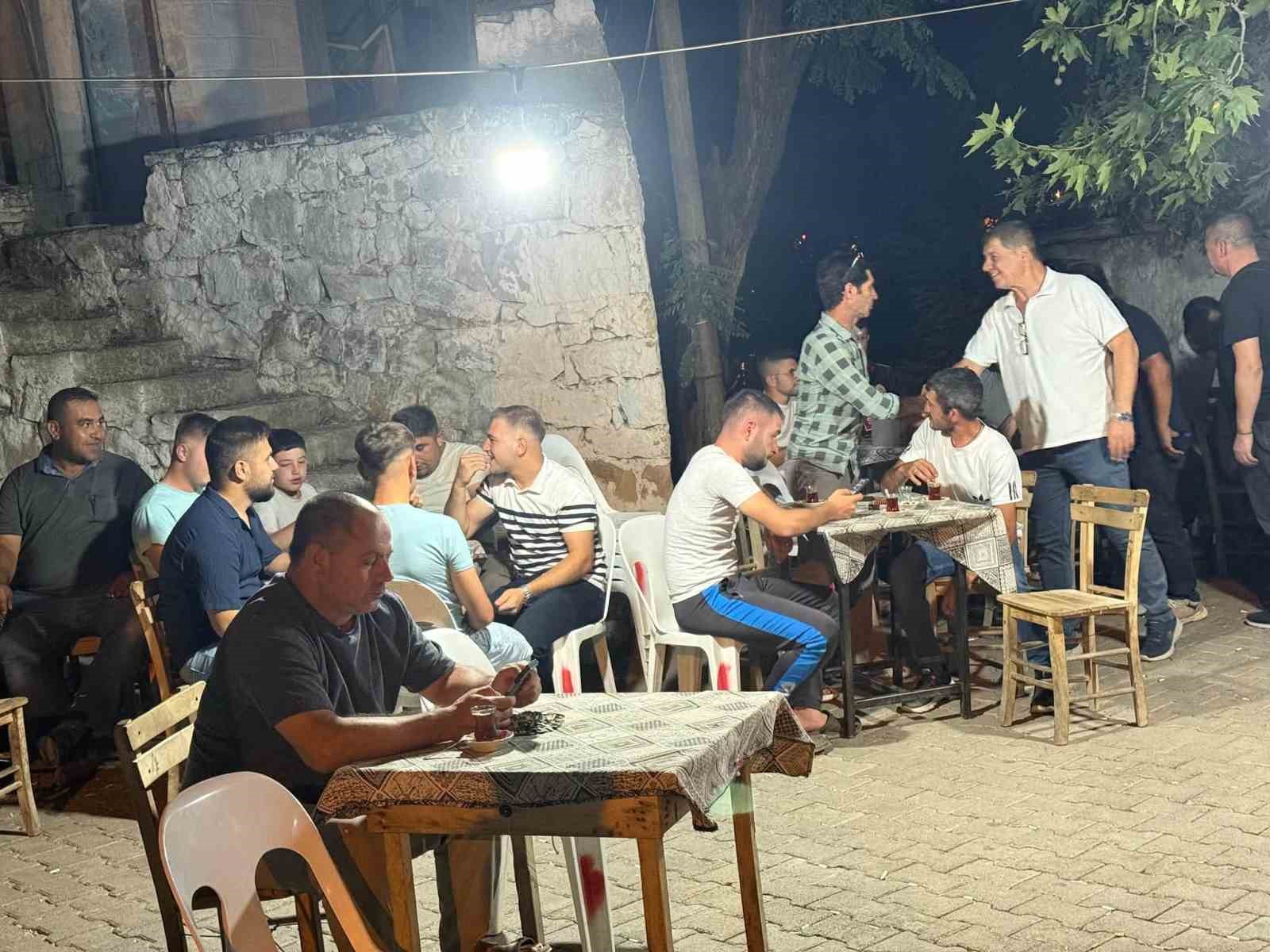 Gömeç’te siyasiler yangın mağdurlarını yalnız bırakmadı

