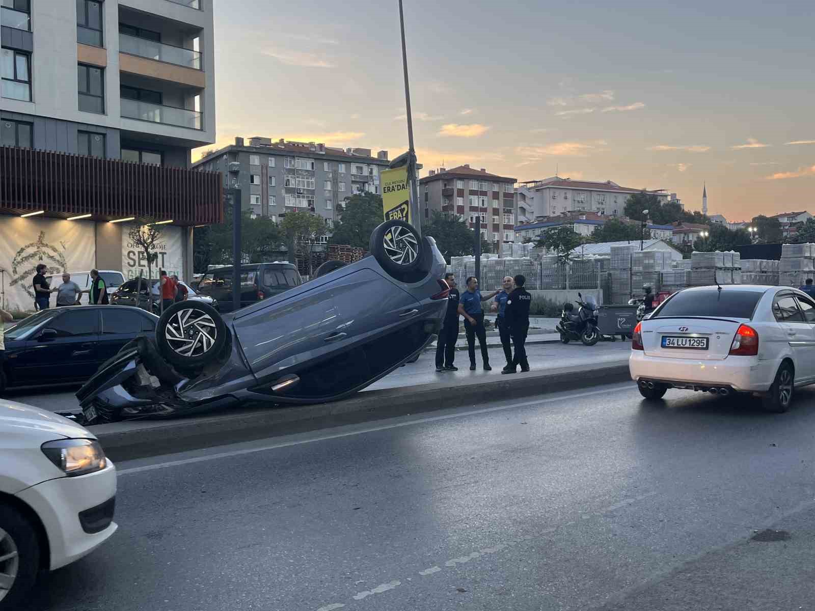 Güngören’de kaza yapan aracın takla attığı anlar kamerada
