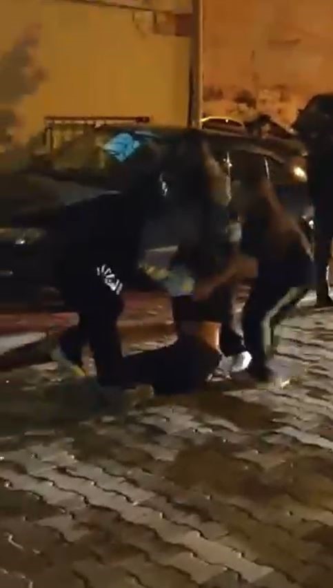 Gürültü nedeniyle tartışma çıktı: Eşine küfür edilmesi üzerine bıçakla sokağa indi
