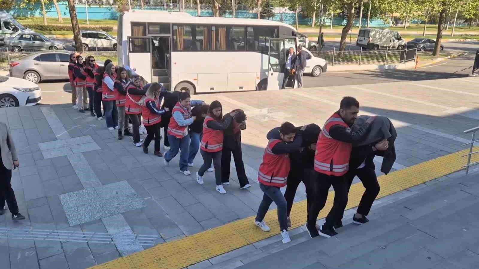 Güzellik merkezlerine çektikleri vatandaşları dolandıran çeteye operasyon: 12 tutuklama
