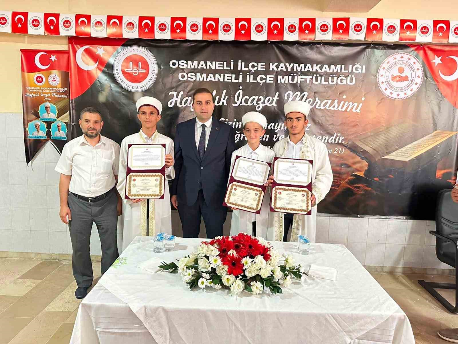 Hafızlık eğitimini tamamlayan öğrenciler belgelerini aldı
