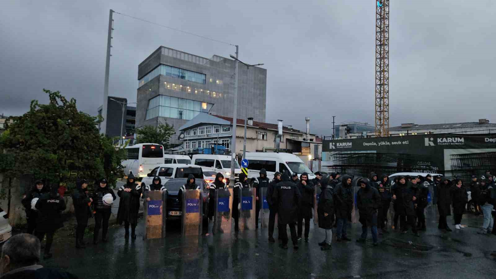 Halk TV’ye inceleme: Polis ekipleri arama yapıyor
