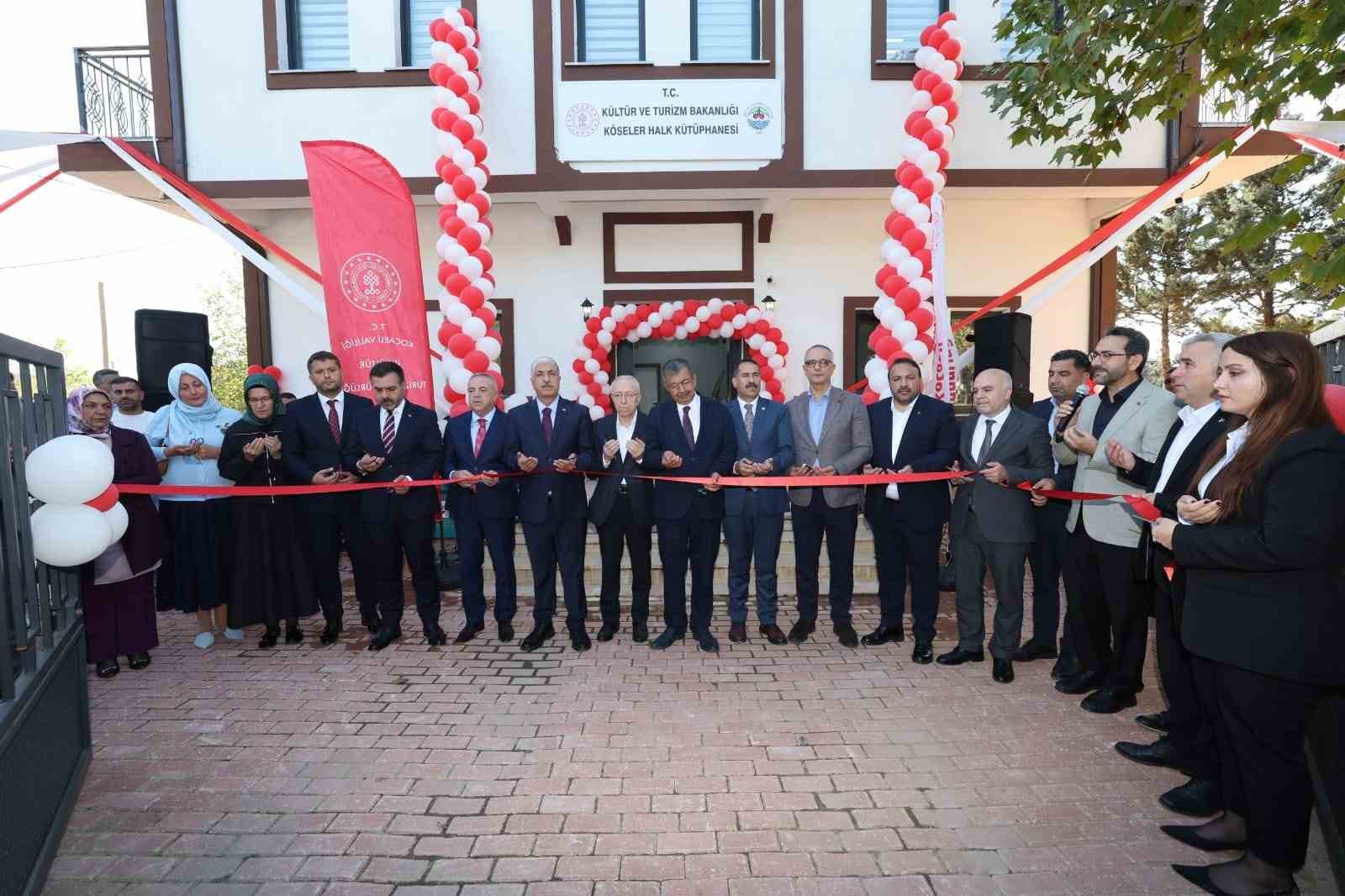 Hayati İnanç, Dilovası’nda kütüphane açılışına katıldı
