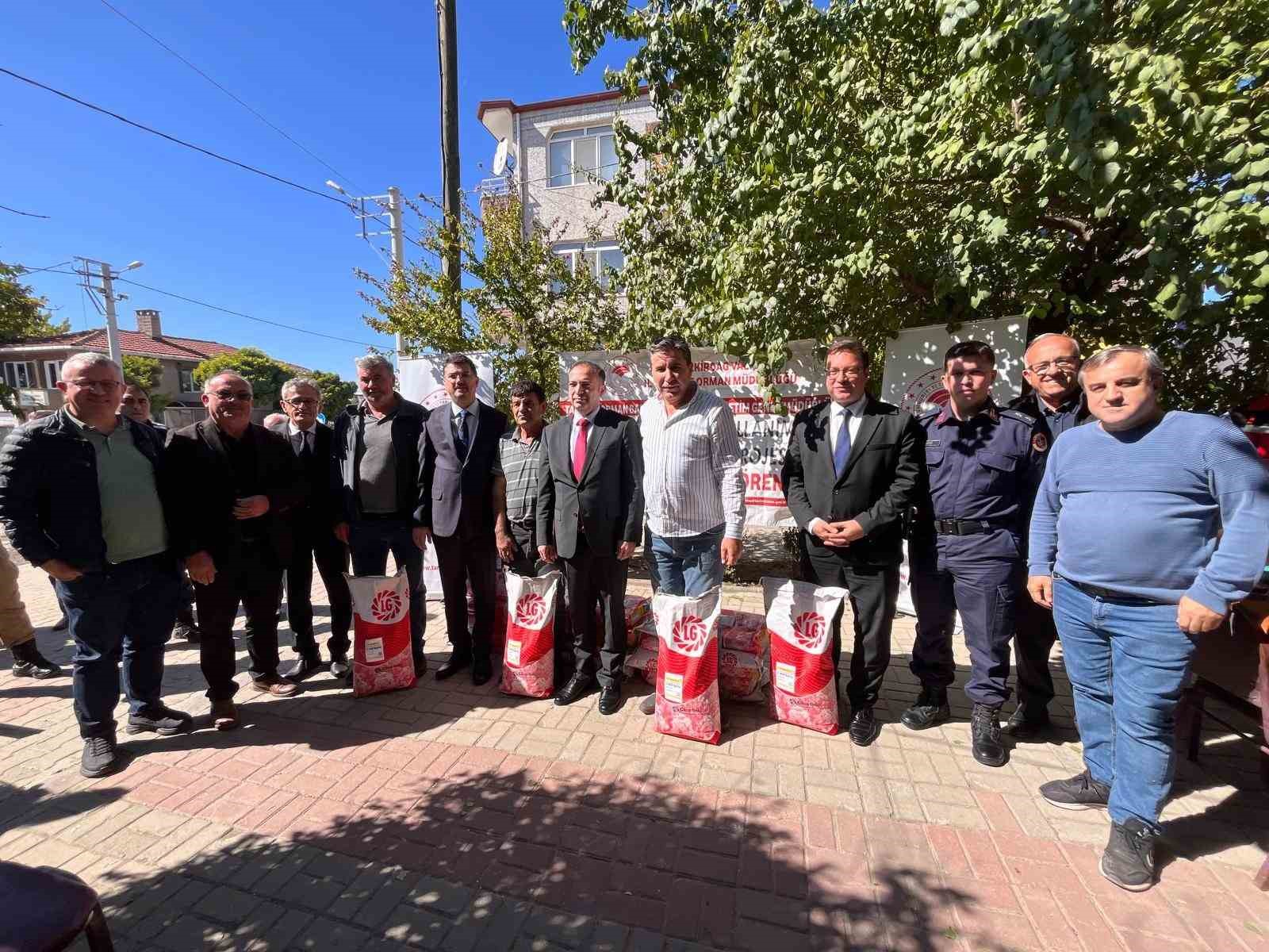 Hayrabolu’da 96 çiftçiye yüzde 50 hibeli kanola tohumu dağıtıldı
