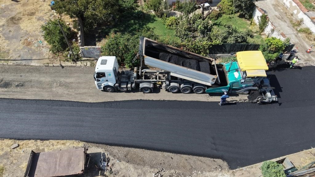 Hayrabolu’da üç caddede asfalt çalışması
