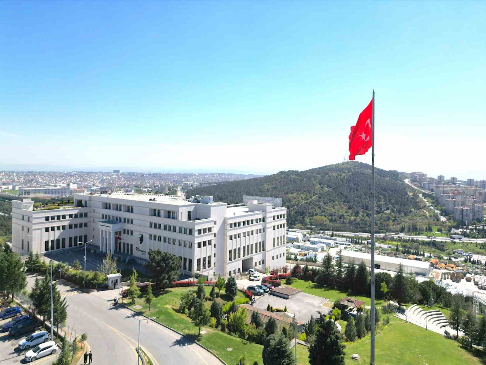 Hem üniversiteye hem mesleğe hazırlık
