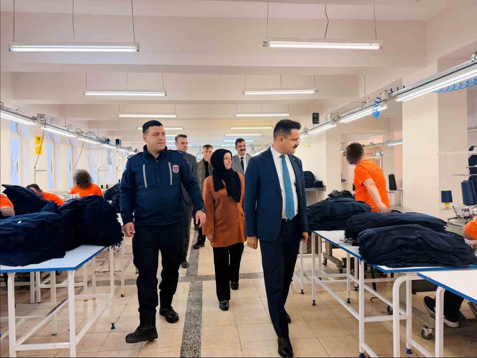 Hükümlülerin üretimi yerinde incelendi
