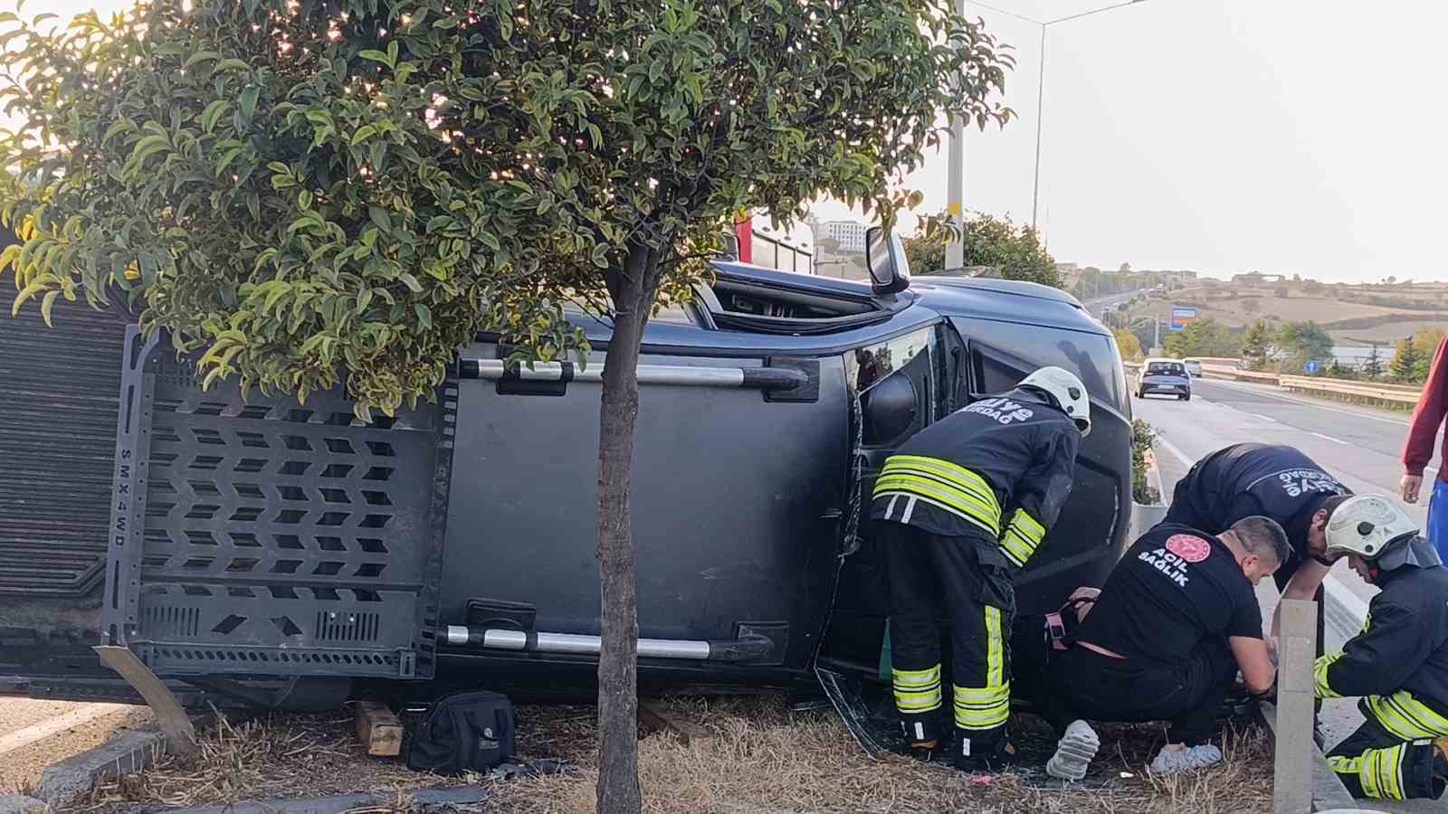 İçinde çocuk bulunan otomobili kaçırdı, yayaya ve 2 araca çarpıp kaçtı yakalandı
