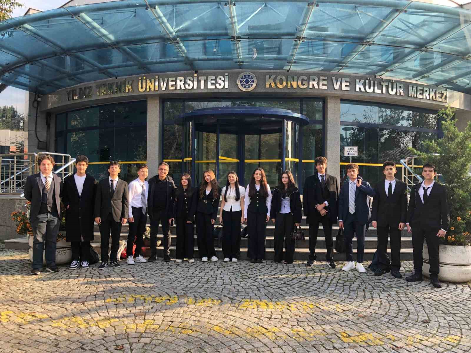 İhlas Koleji öğrencilerinden YTUMUN’da diplomasi başarısı
