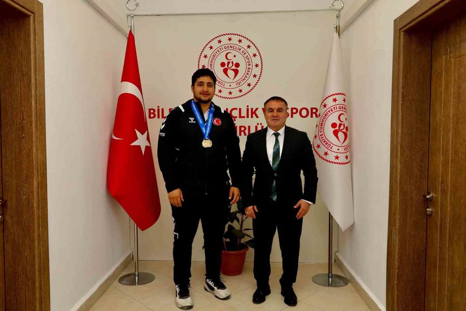 İl Müdürü Demir ile Avrupa şampiyonu Zaloğlu bir araya geldi
