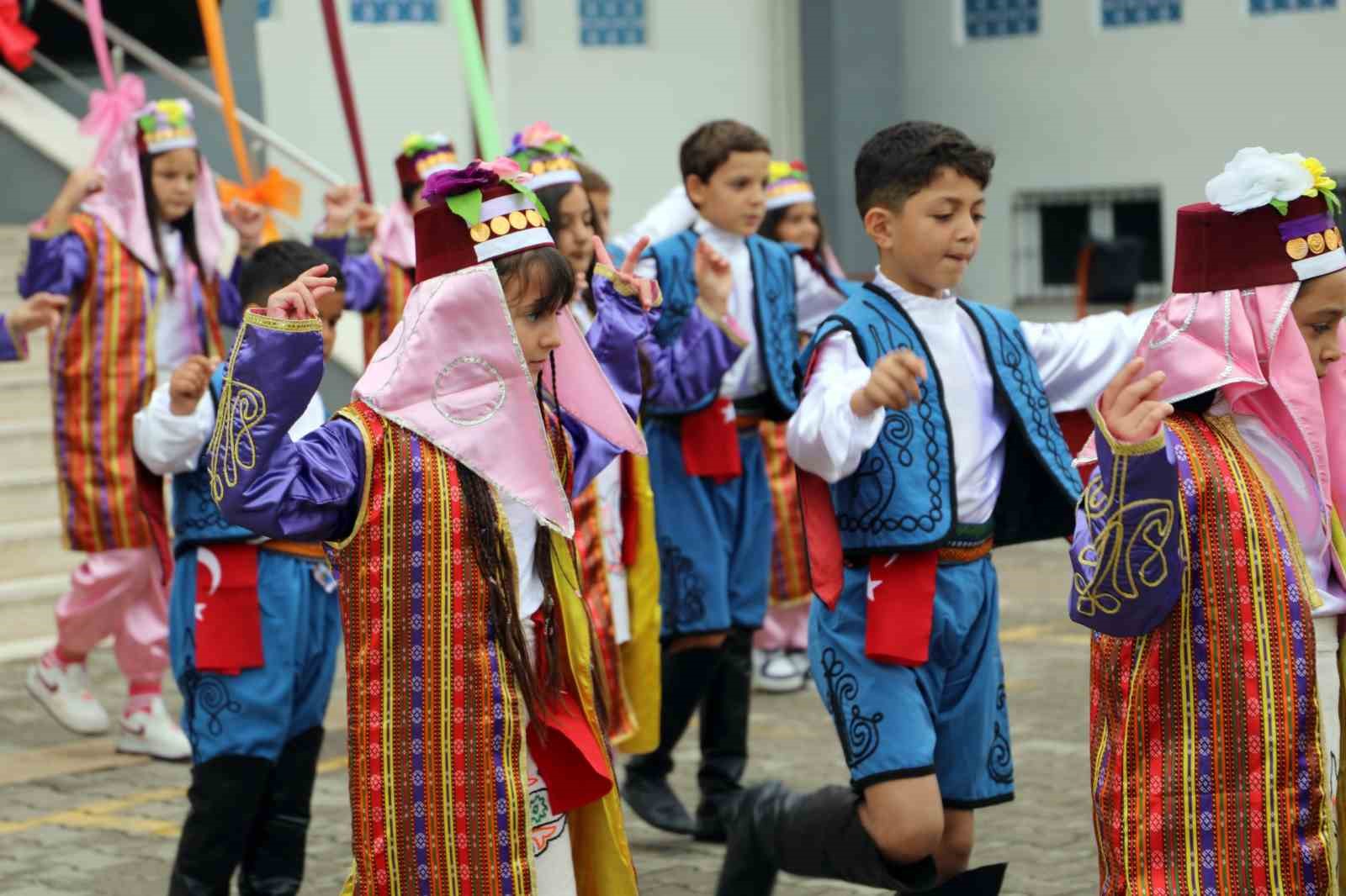 İlköğretim haftası kutlamalarında minik öğrenciler hünerlerini sergiledi
