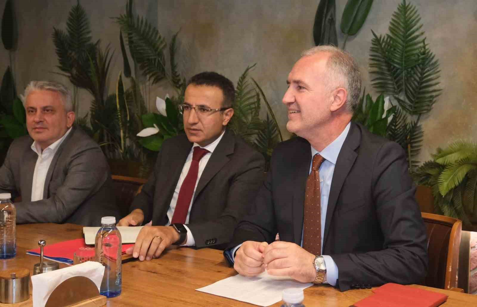 İnegöl için güç birliği
