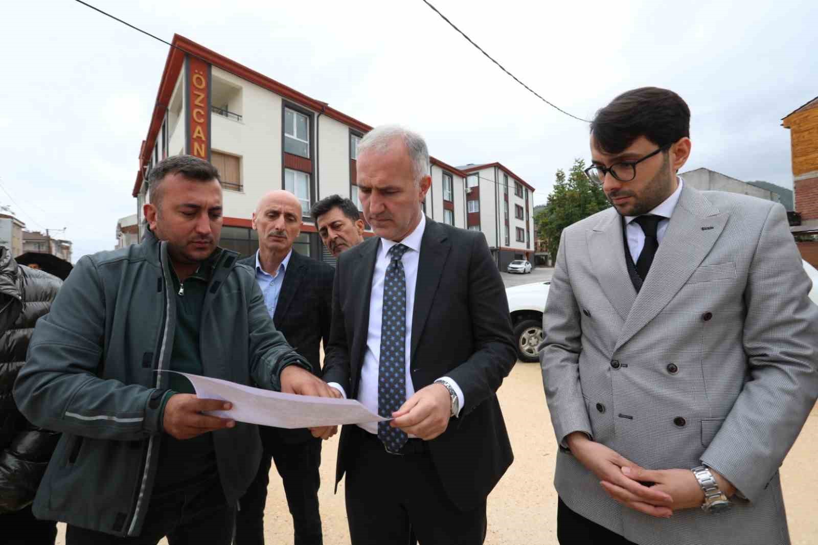 İnegöl’de 27 sokakta sathi kaplama çalışması başladı
