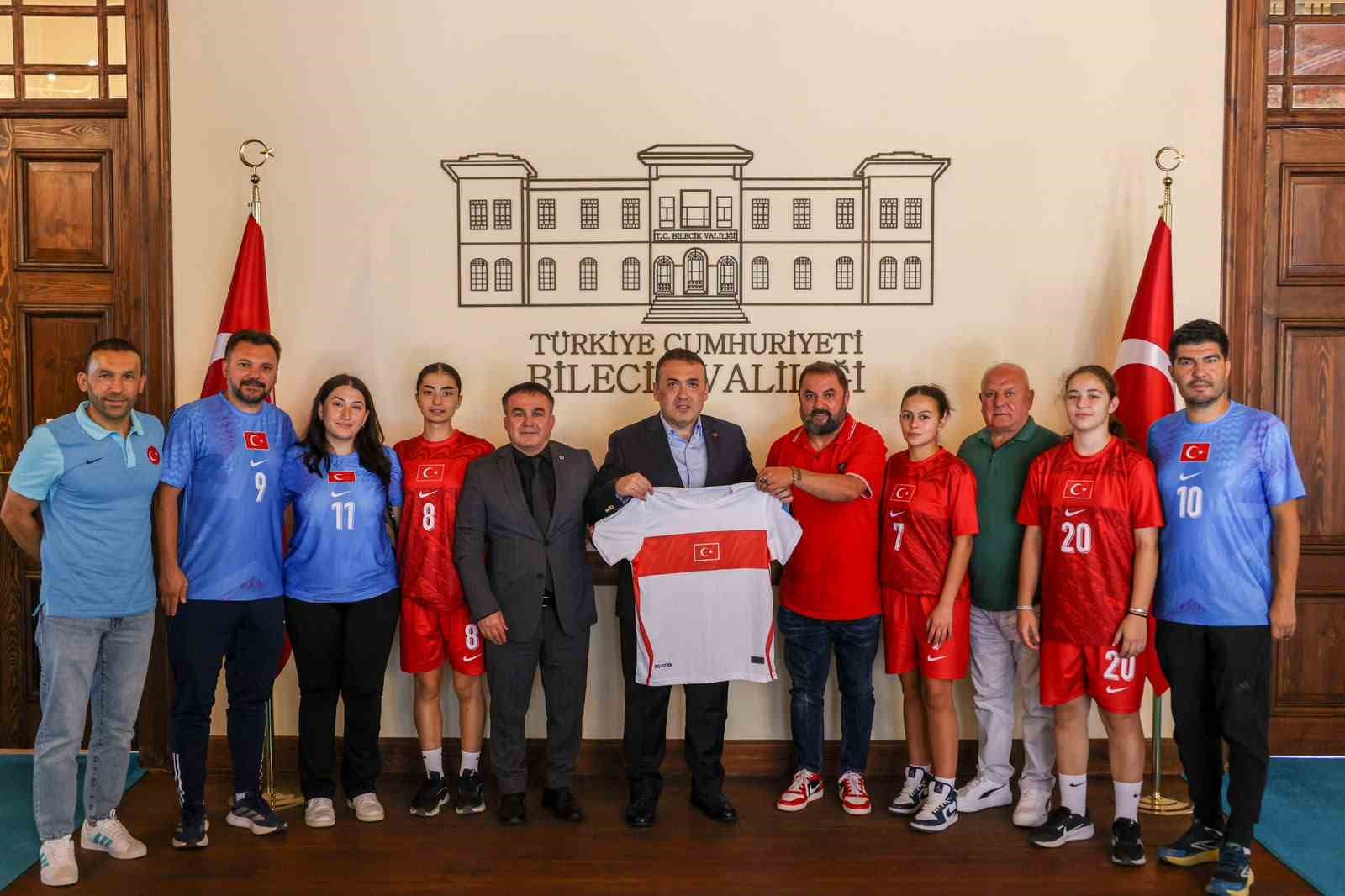 İşitme Engelliler Genç Kız Futsal Milli Takımı, Bilecik’te kampa girdi
