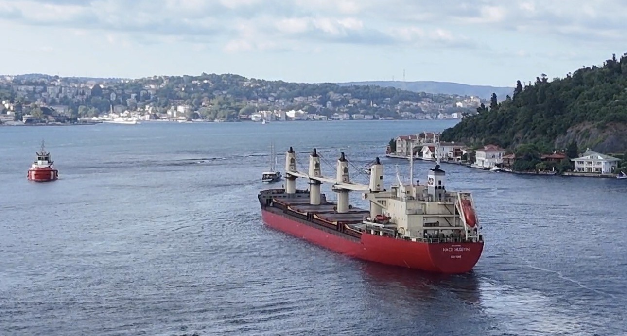 İstanbul Boğazı’nda makine arızası yapan gemi nedeniyle gemi trafiği durduruldu
