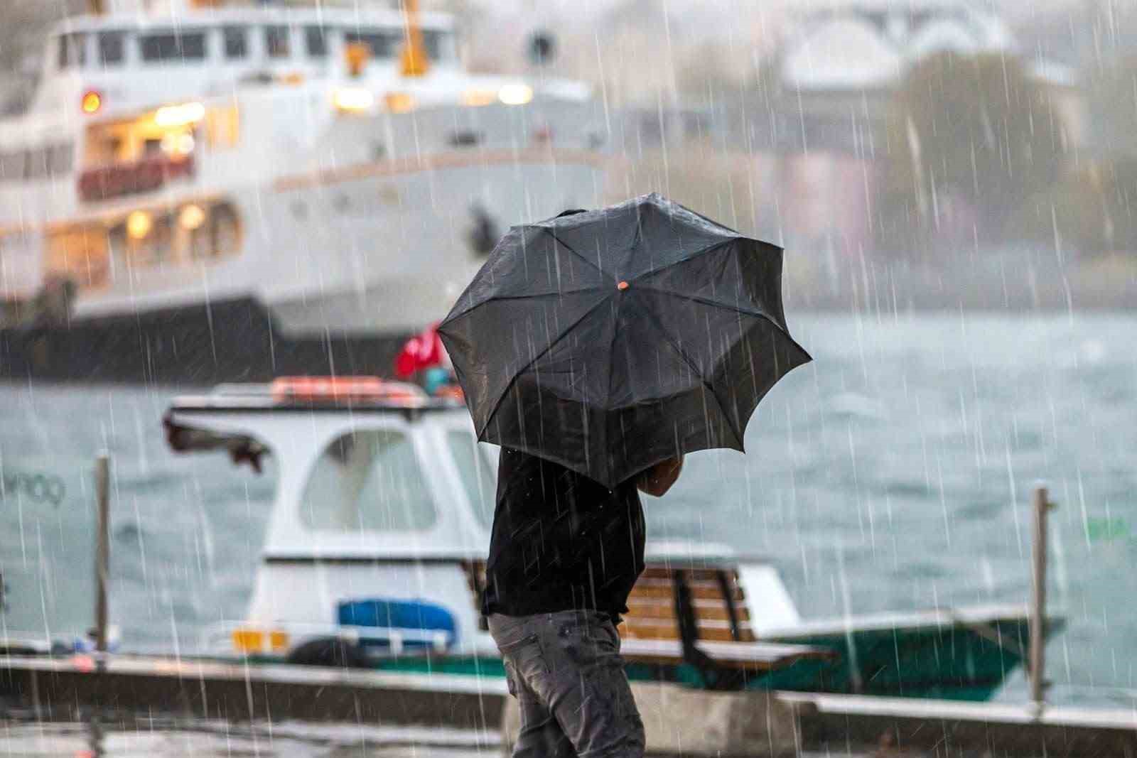 İstanbul için kuvvetli yağış ve fırtına uyarısı
