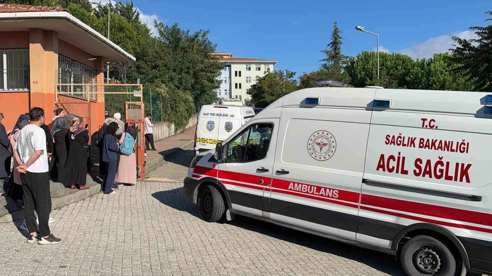 İstanbul Valiliği: "Başakşehir’deki ortaokulda öğrenciler arasında çıkan kavgada 5 öğrenci yaralandı"
