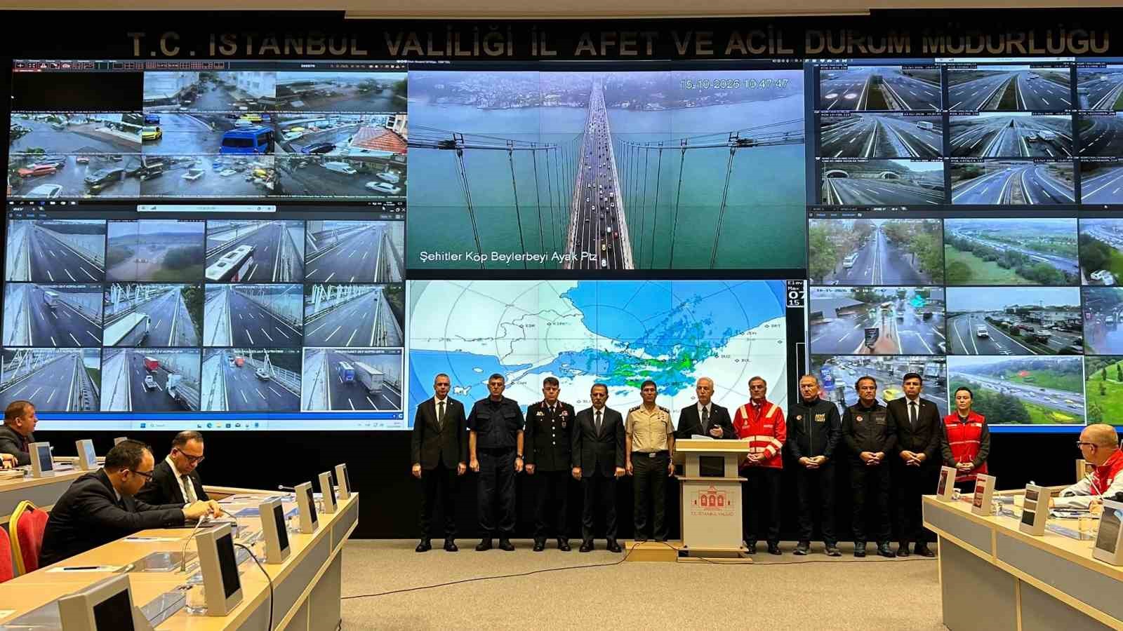 İstanbul Valisi Davut Gül: "Yarın da okullarımız tatil edildi"
