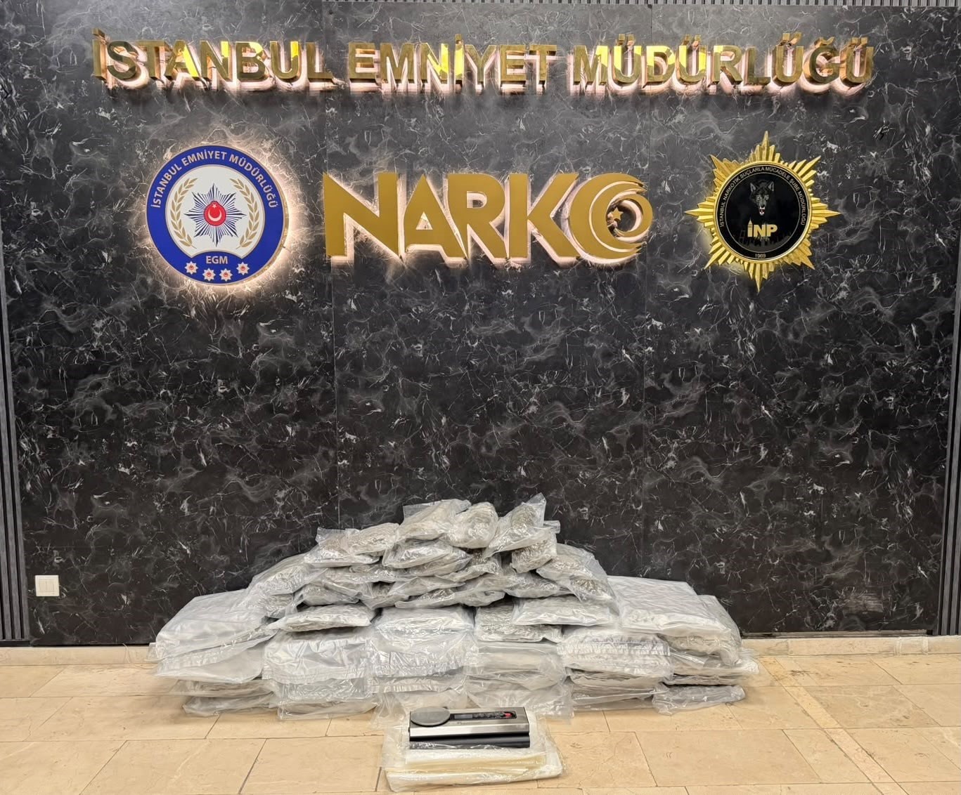 İstanbul’da 57 kilo 300 gram uyuşturucu ele geçirildi: 4 şüpheli yakalandı
