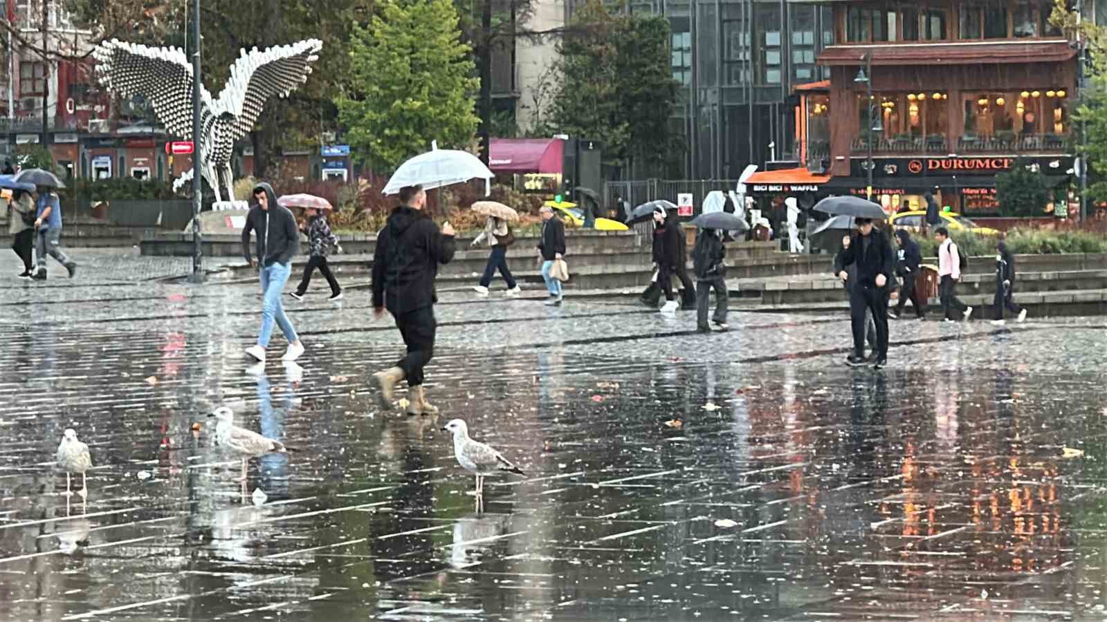 İstanbul’da sağanak yağış devam ediyor
