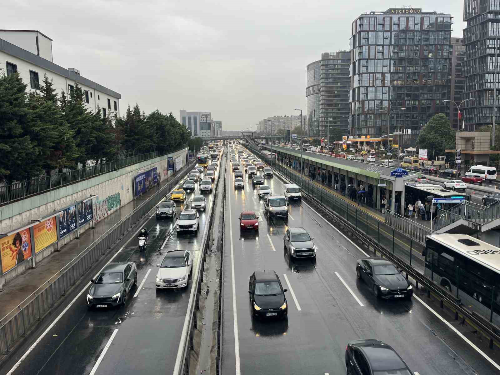 İstanbul’da trafik yoğunluğu yüzde 85’e ulaştı
