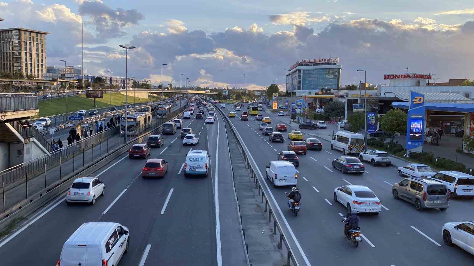 İstanbul’da yağışların bitmesiyle trafik normal seyrine döndü
