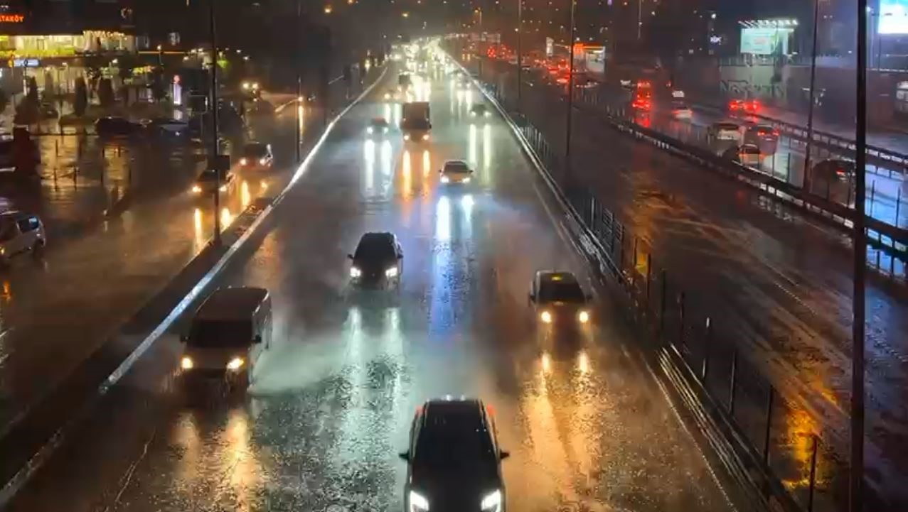İstanbul’da yağmur etkili olmaya başladı

