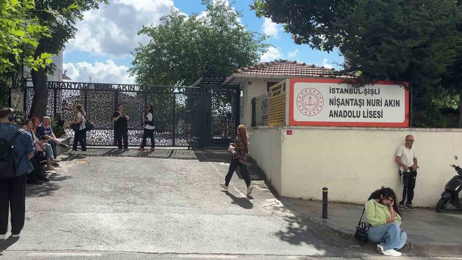 İstanbul’da YKS heyecanı: Adaylar sınava koşarak girdi
