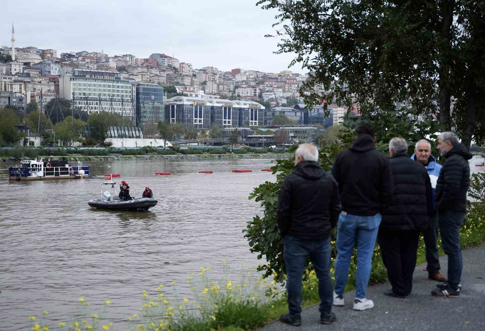 İstanbul’daki sel felaketinde kaybolan Ahmet Derin aranıyor: Ailesinin Haliç kıyısında umutlu bekleyişi sürüyor
