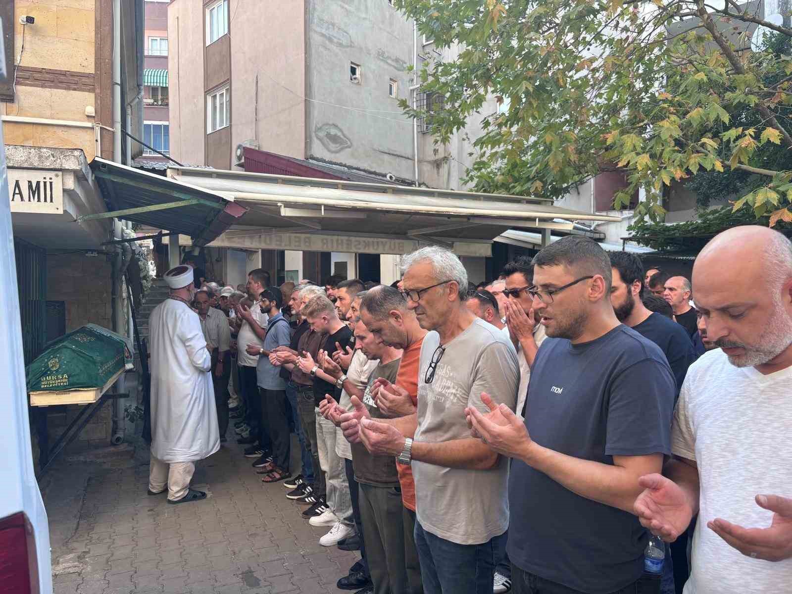 İznik Gölü’ne düşen genç hayatını kaybetti, gözyaşlarıyla toprağa verildi
