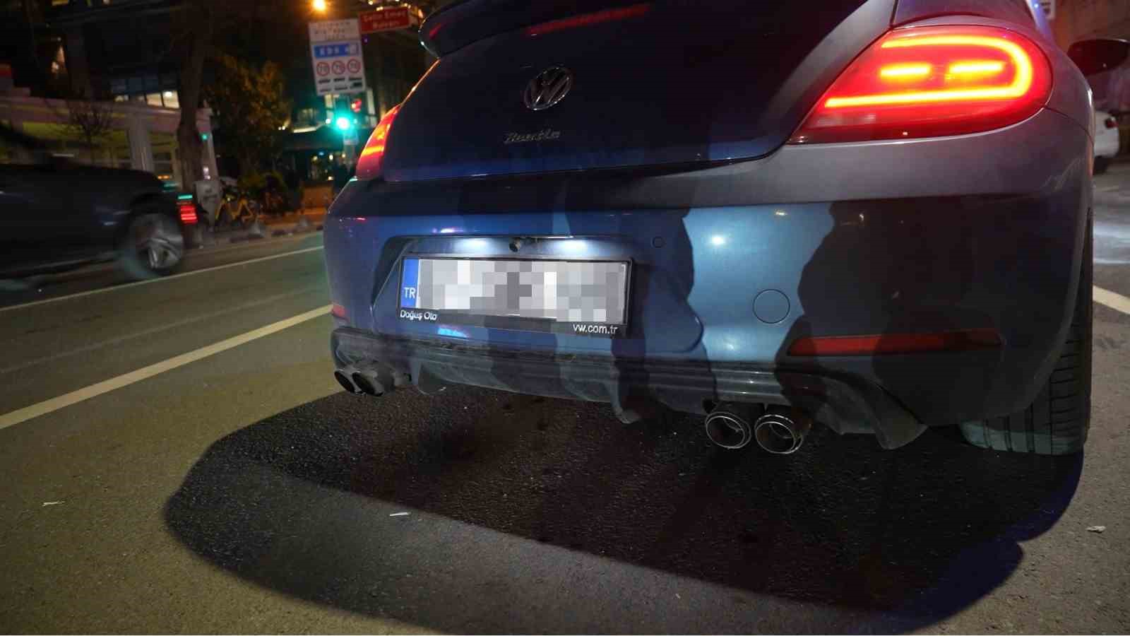 Kadıköy’de abartı egzoz denetimi: Araçlara ceza yağdı
