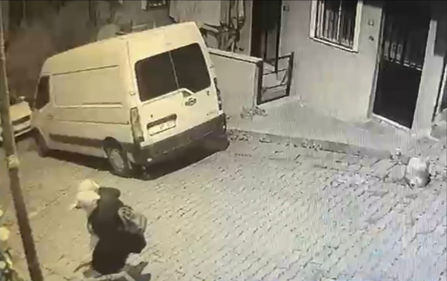 Kağıthane’de direğe dokunan çocuğa elektrik çarptı
