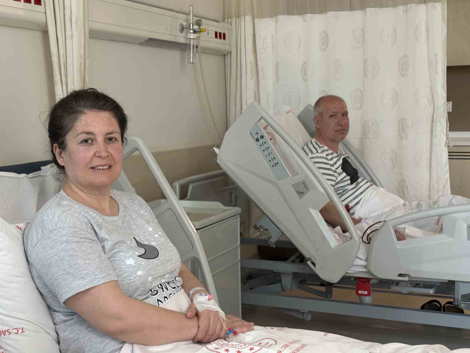 Karı koca aynı hastalıktan aynı gün ameliyat oldu, uzmanlar uyardı: "Safra kesesi taşı için 20’li yaşlarda hasta geliyor"
