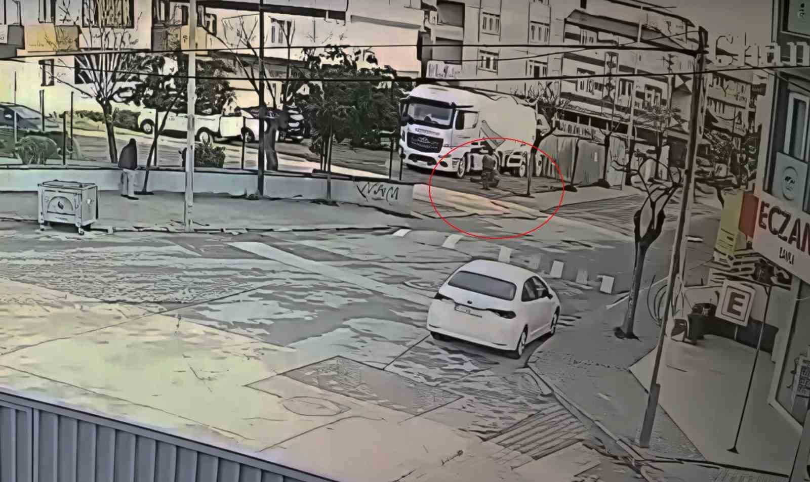 Kasklı katil tırın altından çıkıp, uzun süredir devam eden husumet nedeniyle kardeşini böyle öldürdü
