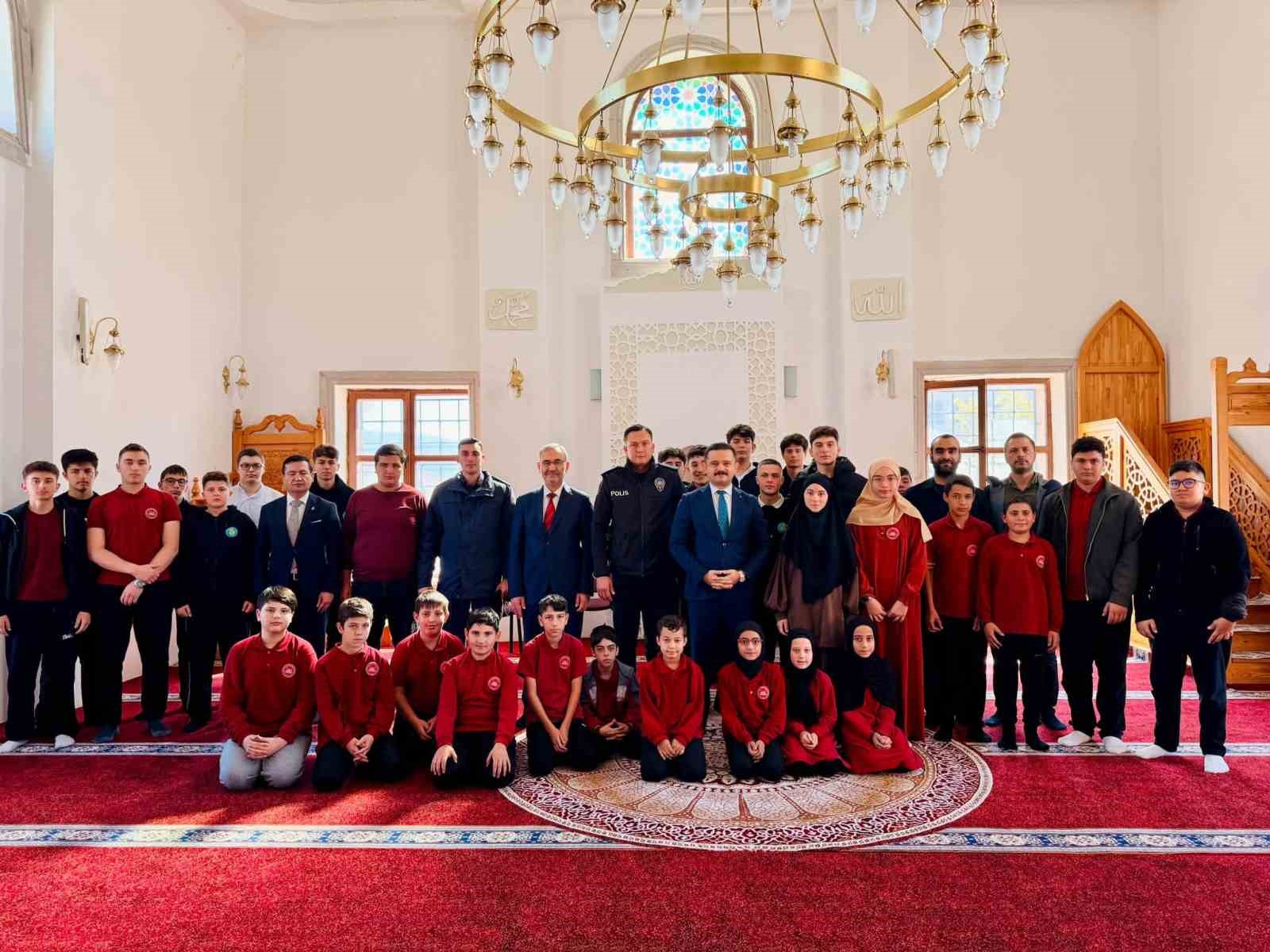 Kaymakam Titiz gençlerle buluştu
