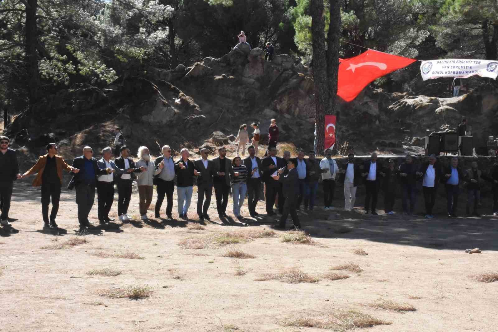 Kazdağları’nda kardeşlik halayı
