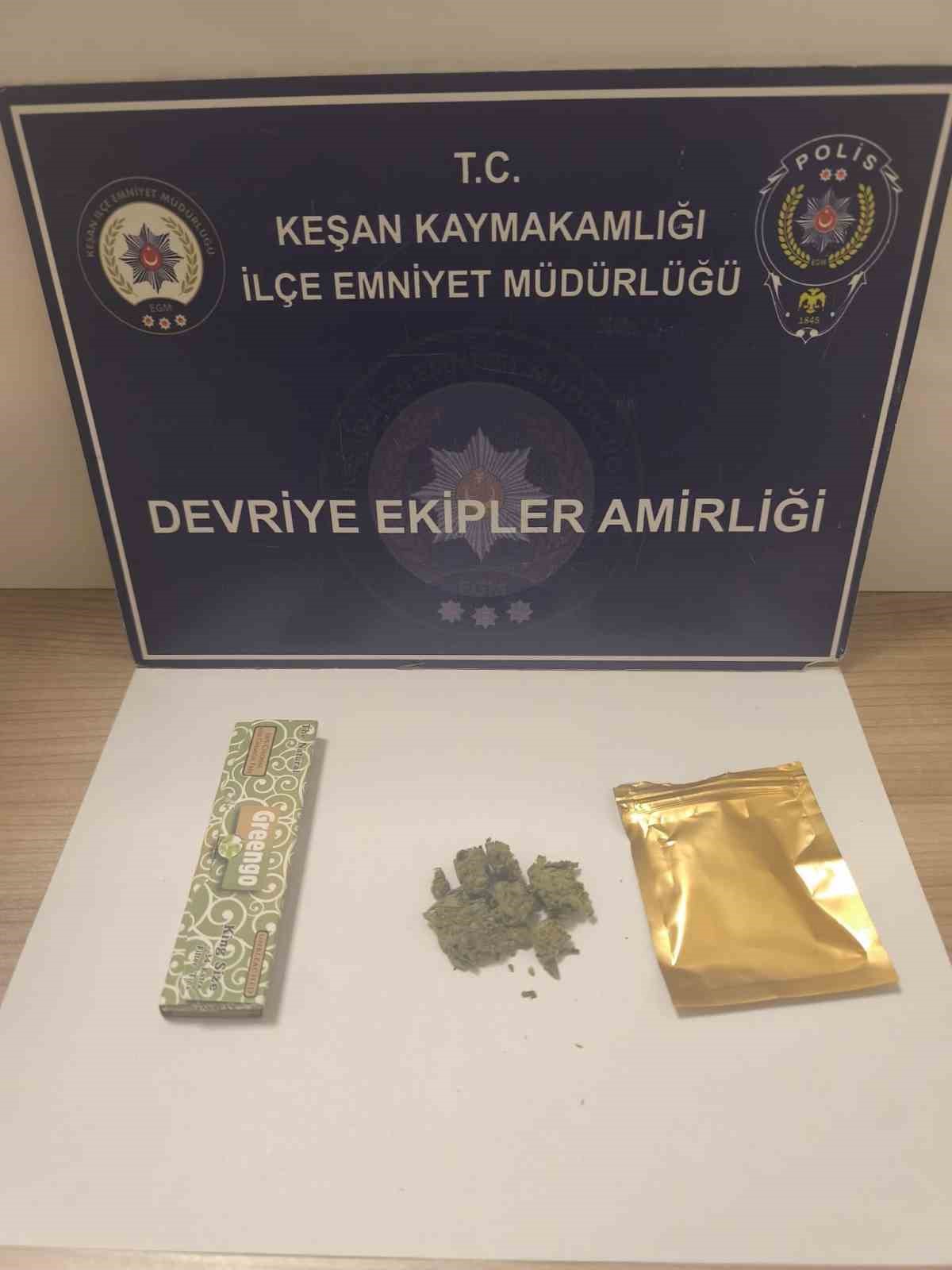 Keşan’da üzerlerinde uyuşturucu ele geçirilen 2 şüpheli gözaltına alındı
