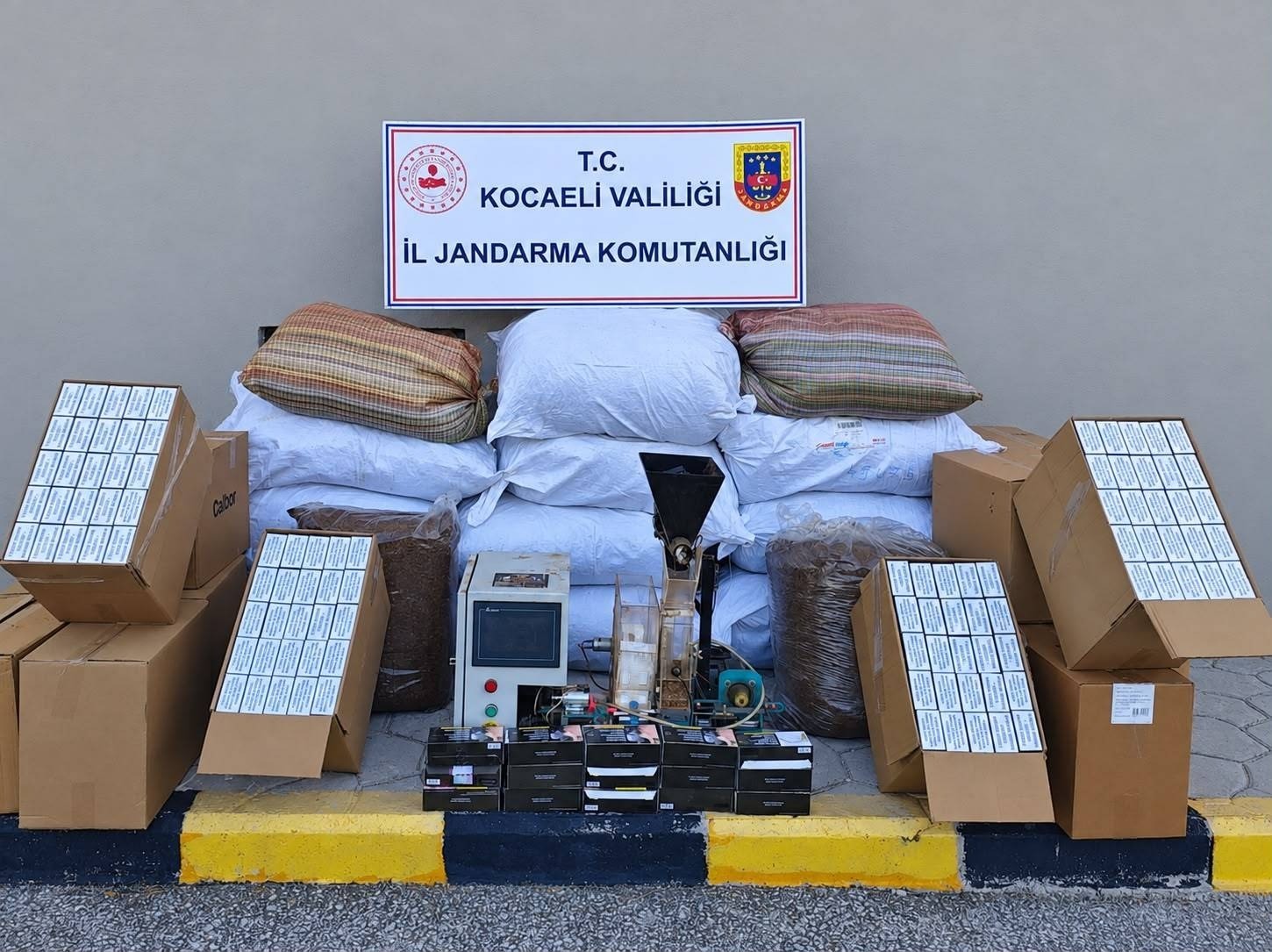 Kocaeli’de 1 milyon TL değerinde kaçak tütün ele geçirildi
